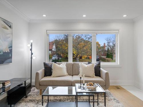 46 Shangarry Dr, Toronto, ON - Indoor Photo Showing Living Room