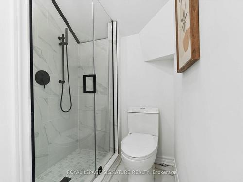 23 Albert St, Cambridge, ON - Indoor Photo Showing Bathroom