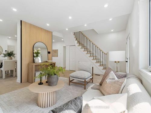 23 Albert St, Cambridge, ON - Indoor Photo Showing Living Room