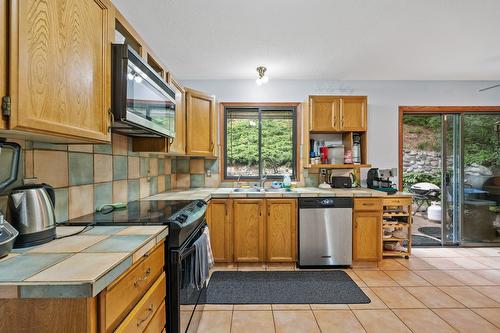 2949 Sandstone Crescent, West Kelowna, BC - Indoor Photo Showing Kitchen