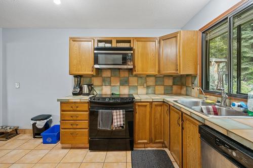 2949 Sandstone Crescent, West Kelowna, BC - Indoor Photo Showing Kitchen With Double Sink