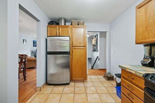 2949 Sandstone Crescent, West Kelowna, BC - Indoor Photo Showing Kitchen