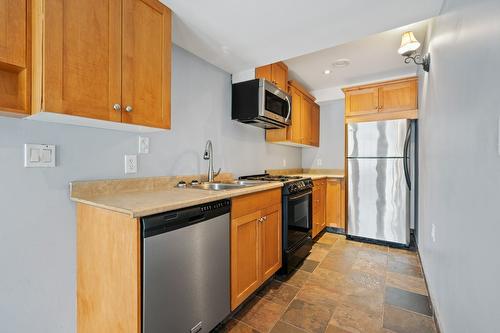 2949 Sandstone Crescent, West Kelowna, BC - Indoor Photo Showing Kitchen With Double Sink