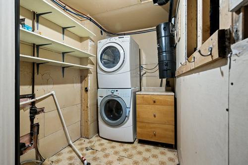 2949 Sandstone Crescent, West Kelowna, BC - Indoor Photo Showing Laundry Room