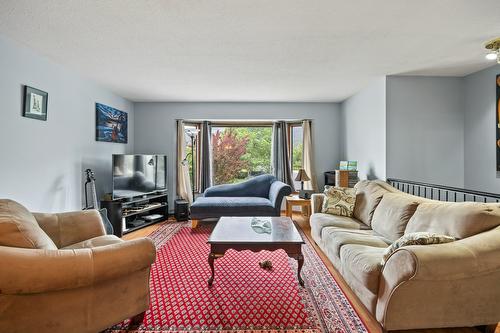 2949 Sandstone Crescent, West Kelowna, BC - Indoor Photo Showing Living Room