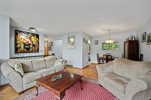 2949 Sandstone Crescent, West Kelowna, BC - Indoor Photo Showing Living Room