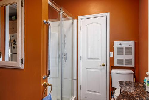 795 Lawson Avenue, Kelowna, BC - Indoor Photo Showing Bathroom