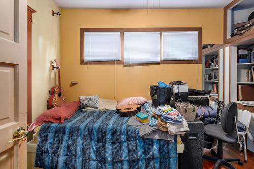 795 Lawson Avenue, Kelowna, BC - Indoor Photo Showing Bedroom