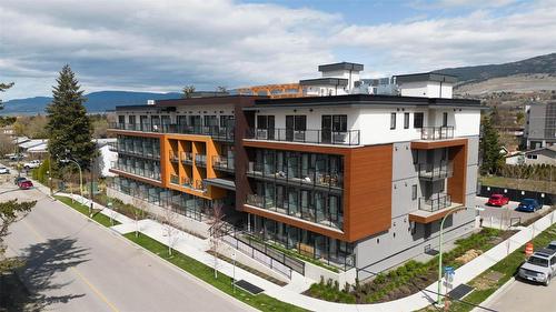 210-345 Dougall Road, Kelowna, BC - Outdoor With View