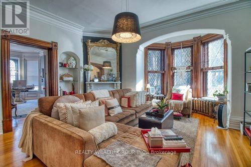 52 Lacroix Street, Chatham-Kent, ON - Indoor Photo Showing Living Room