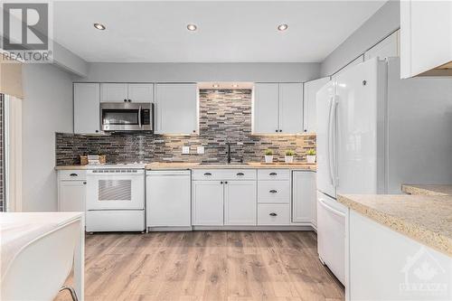 34 Rickey Place, Kanata, ON - Indoor Photo Showing Kitchen