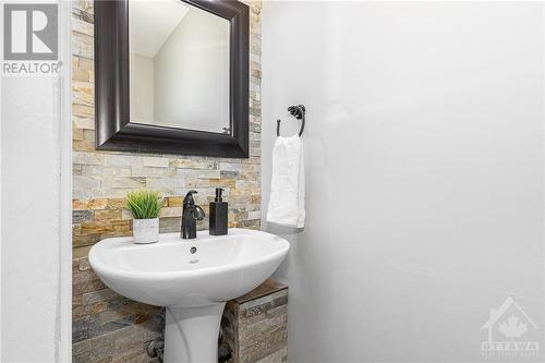 34 Rickey Place, Kanata, ON - Indoor Photo Showing Bathroom