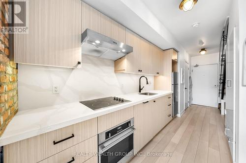 429 - 5 Hanna Avenue, Toronto, ON - Indoor Photo Showing Kitchen