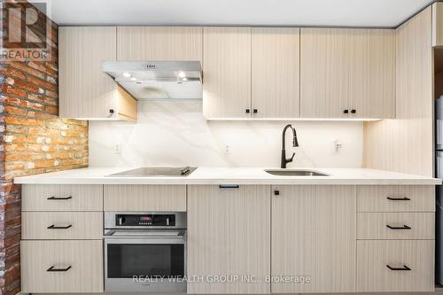 429 - 5 Hanna Avenue, Toronto, ON - Indoor Photo Showing Kitchen