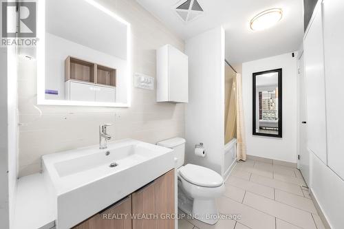 429 - 5 Hanna Avenue, Toronto, ON - Indoor Photo Showing Bathroom