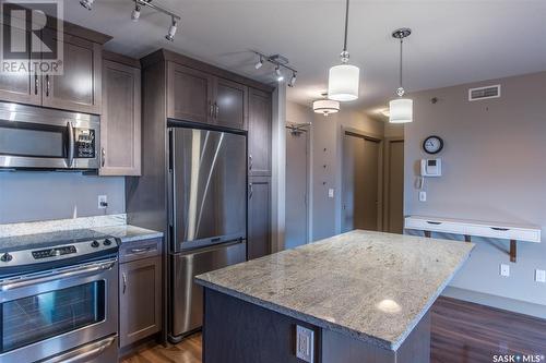 305 115 Willowgrove Crescent, Saskatoon, SK - Indoor Photo Showing Kitchen With Stainless Steel Kitchen With Upgraded Kitchen