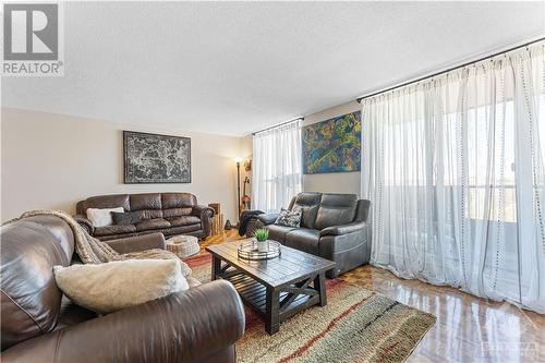 2951 Riverside Drive Unit#703, Ottawa, ON - Indoor Photo Showing Living Room