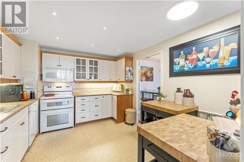 2951 Riverside Drive Unit#703, Ottawa, ON - Indoor Photo Showing Kitchen