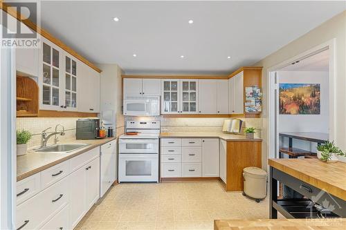 2951 Riverside Drive Unit#703, Ottawa, ON - Indoor Photo Showing Kitchen