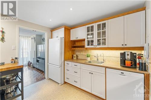 2951 Riverside Drive Unit#703, Ottawa, ON - Indoor Photo Showing Kitchen