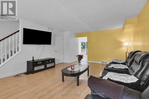 83 - 320 Westminster Avenue, London, ON - Indoor Photo Showing Living Room