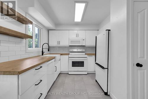 83 - 320 Westminster Avenue, London, ON - Indoor Photo Showing Kitchen