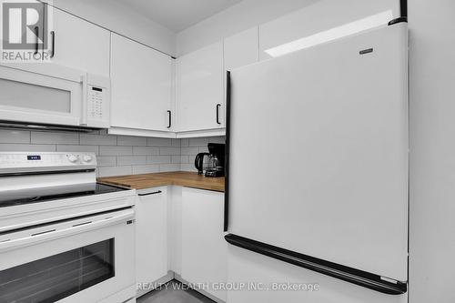 83 - 320 Westminster Avenue, London, ON - Indoor Photo Showing Kitchen