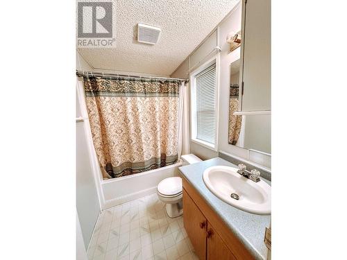 21 208 Eighth Street, 100 Mile House, BC - Indoor Photo Showing Bathroom