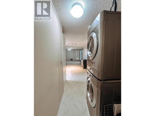 21 208 Eighth Street, 100 Mile House, BC - Indoor Photo Showing Laundry Room