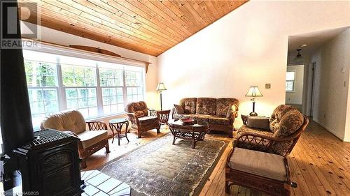 83 Lakewood Country Lane, Northern Bruce Peninsula, ON - Indoor Photo Showing Living Room