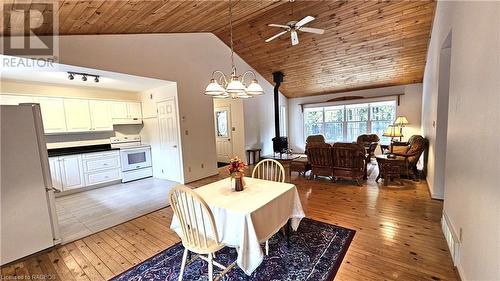 83 Lakewood Country Lane, Northern Bruce Peninsula, ON - Indoor Photo Showing Dining Room