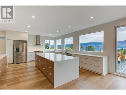 1085 Aubrey Road, West Kelowna, BC - Indoor Photo Showing Kitchen With Upgraded Kitchen