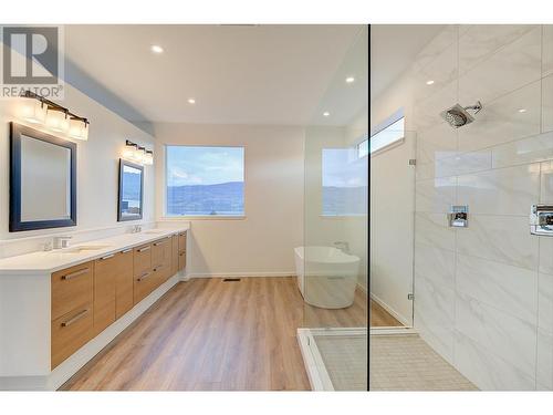 1085 Aubrey Road, West Kelowna, BC - Indoor Photo Showing Bathroom