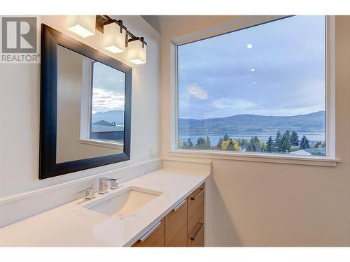 1085 Aubrey Road, West Kelowna, BC - Indoor Photo Showing Bathroom