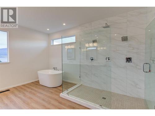 1085 Aubrey Road, West Kelowna, BC - Indoor Photo Showing Bathroom