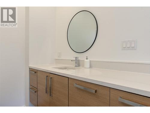 1085 Aubrey Road, West Kelowna, BC - Indoor Photo Showing Bathroom