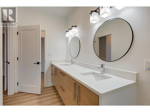 1085 Aubrey Road, West Kelowna, BC - Indoor Photo Showing Bathroom