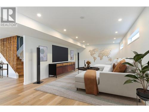 1085 Aubrey Road, West Kelowna, BC - Indoor Photo Showing Living Room