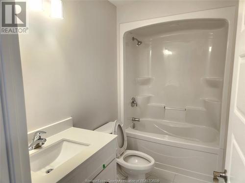 2446 Lambton Street, Windsor, ON - Indoor Photo Showing Bathroom