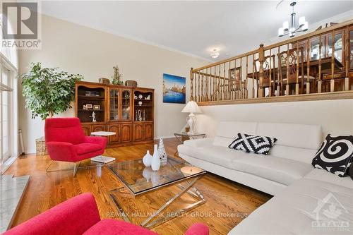 Gleaming hardwood - 13 Waterford Way, Ottawa, ON - Indoor Photo Showing Living Room