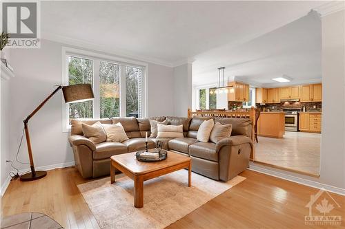 1505 Forest Valley Drive, Ottawa, ON - Indoor Photo Showing Living Room