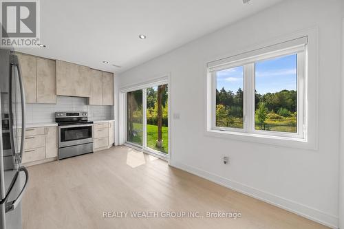 261 Seaview Heights S, East Gwillimbury, ON - Indoor Photo Showing Kitchen