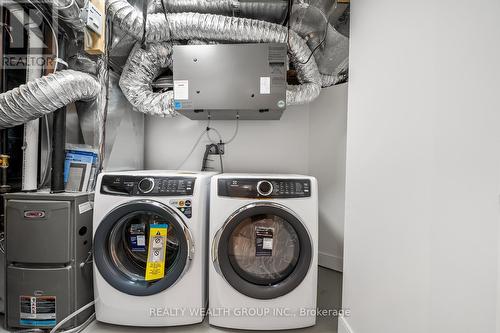 261 Seaview Heights S, East Gwillimbury, ON - Indoor Photo Showing Laundry Room