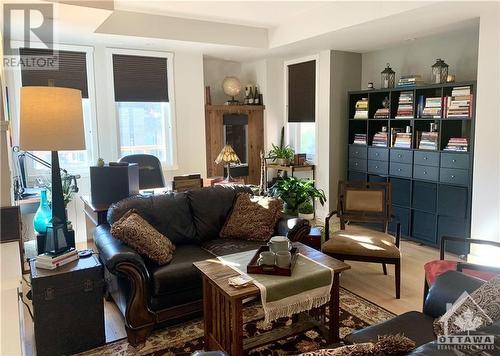 283 Kirchoffer Avenue, Ottawa, ON - Indoor Photo Showing Living Room