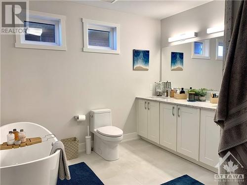 283 Kirchoffer Avenue, Ottawa, ON - Indoor Photo Showing Bathroom