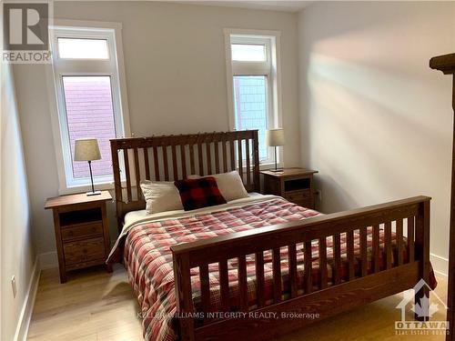 283 Kirchoffer Avenue, Ottawa, ON - Indoor Photo Showing Bedroom