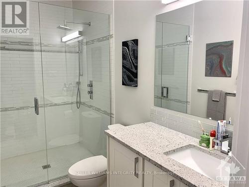 283 Kirchoffer Avenue, Ottawa, ON - Indoor Photo Showing Bathroom