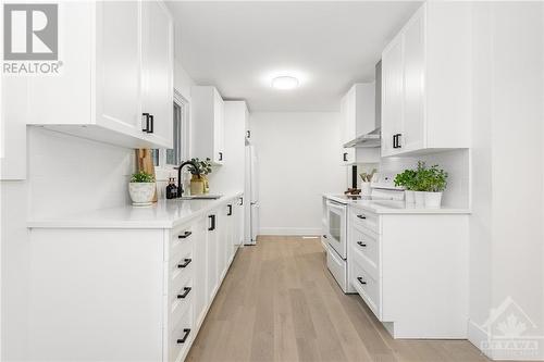 6 Fairhill Crescent, Ottawa, ON - Indoor Photo Showing Kitchen