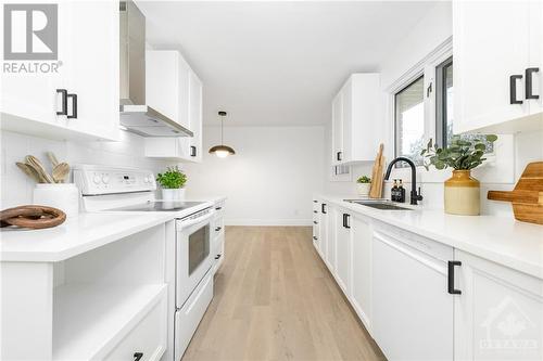 6 Fairhill Crescent, Ottawa, ON - Indoor Photo Showing Kitchen