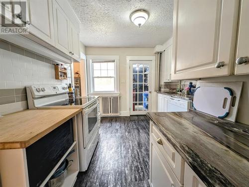 35 East Valley Road, Corner Brook, NL - Indoor Photo Showing Kitchen